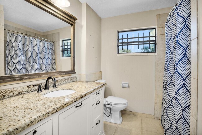 Building Photo - 1102 Mosher Ln