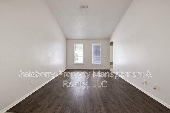 Building Photo - 4913 Westlake Dr