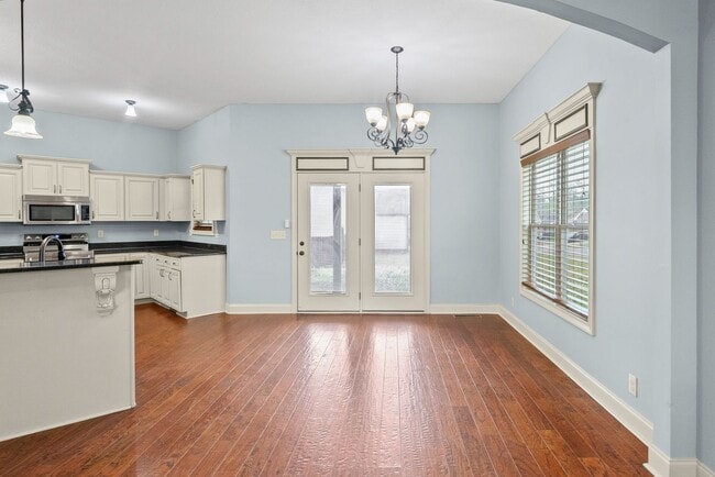 Building Photo - 3 Bedroom 2 Bath Pet Friendly Home For Rent!