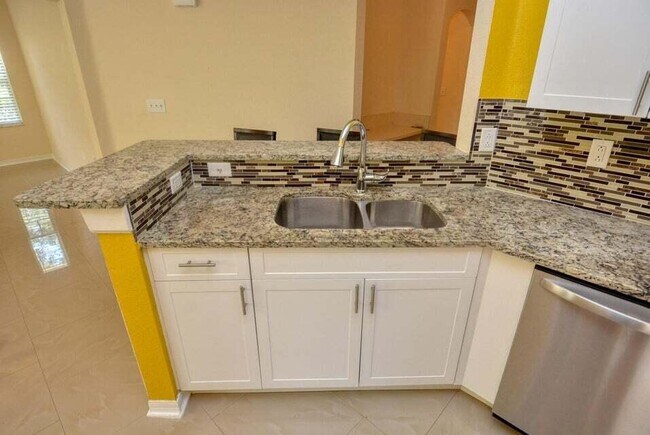 Building Photo - 110 SW Peacock Blvd