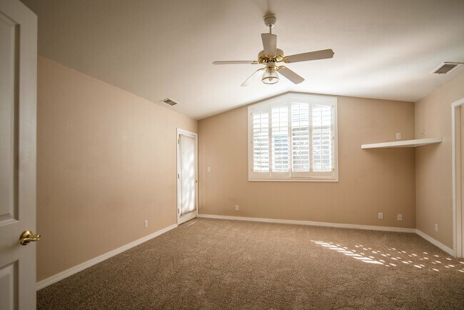 Building Photo - Beautiful Walnut Ridge Home!