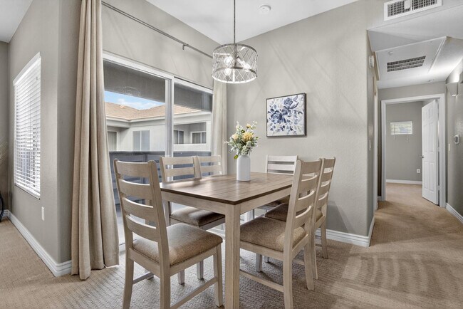 Building Photo - 7401 W Arrowhead Clubhouse Dr