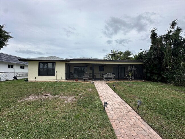 Building Photo - 6657 Paul Mar Dr