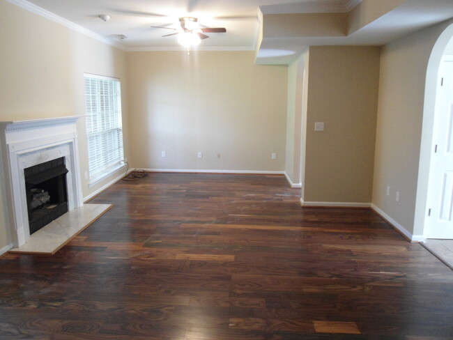 Building Photo - Cute Townhome Available for Rent in Alabas...