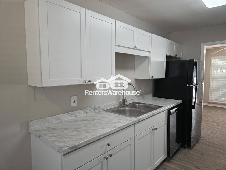Building Photo - 4891 Jenny Dr