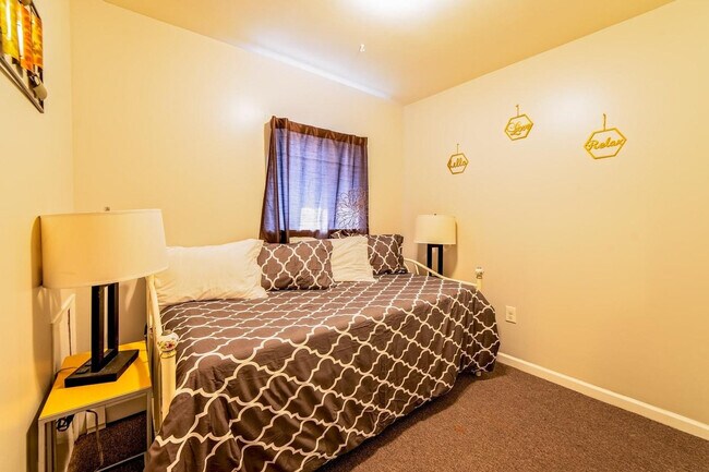 Building Photo - 18732 Dix Toledo Rd