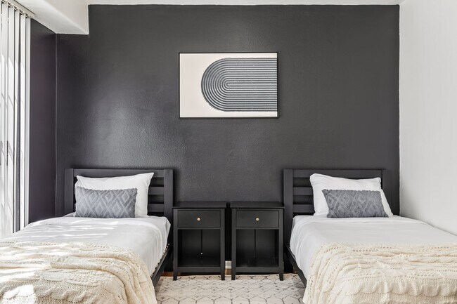 Building Photo - 10777 Ashton Ave