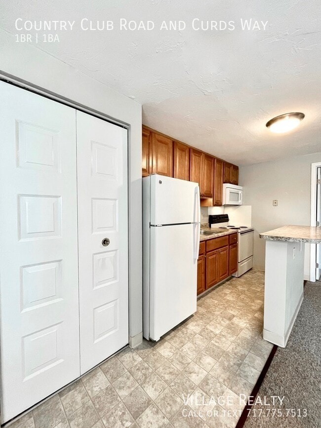 Building Photo - 681 Country Club Rd