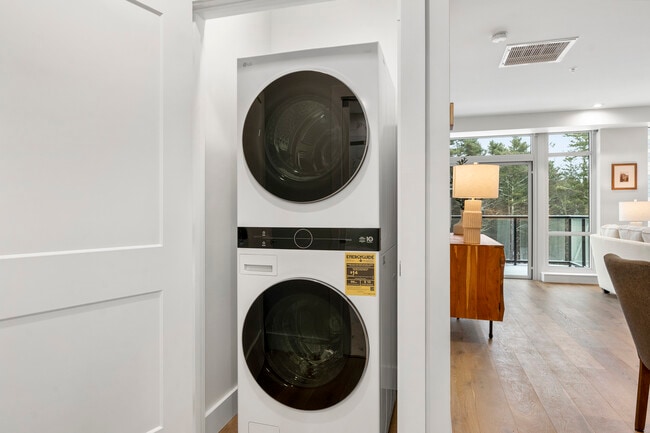 Building Photo - 1 US-1