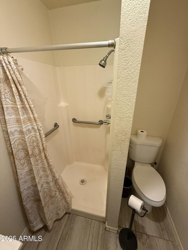 Building Photo - 1249 E 10th St