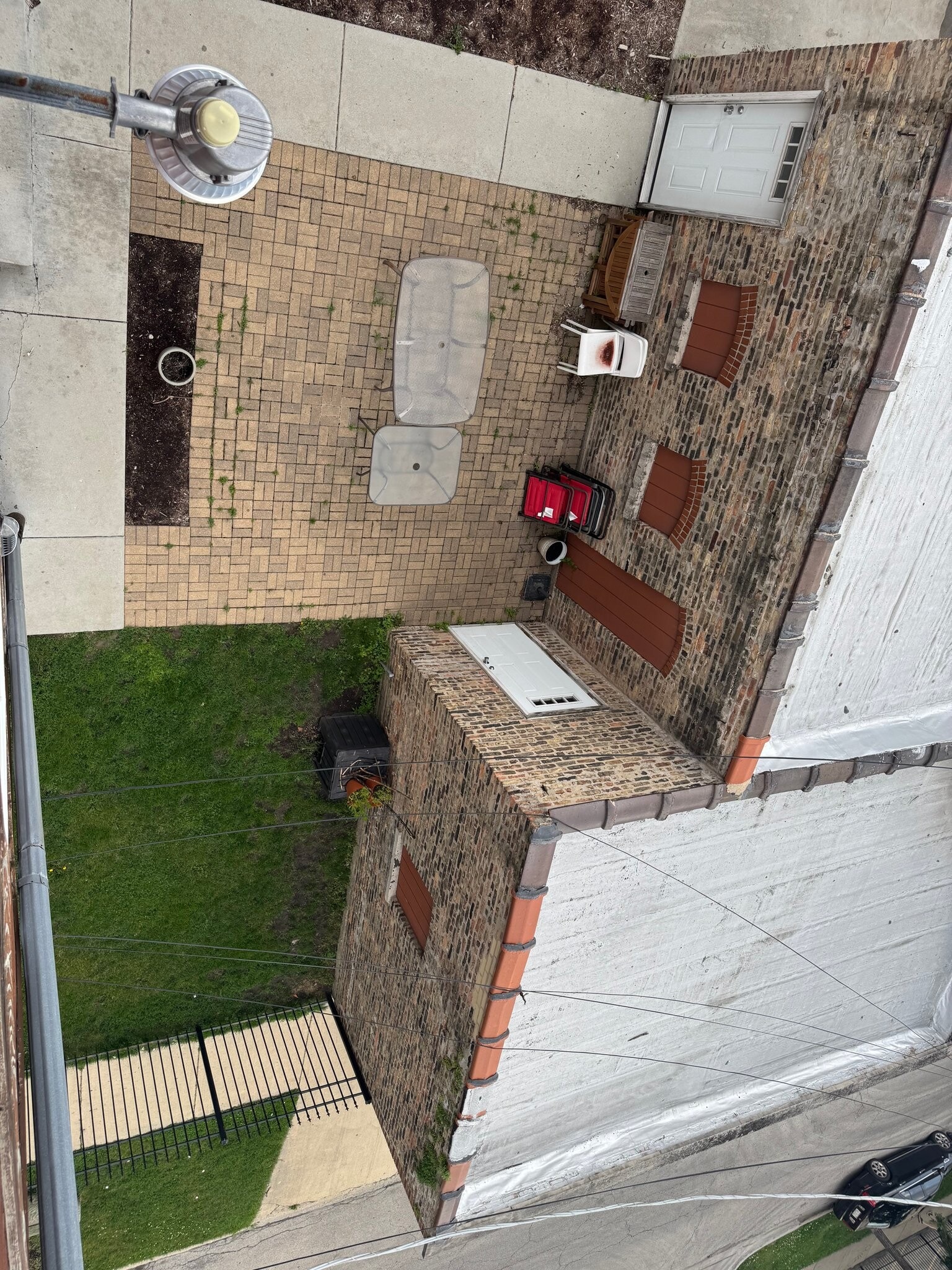 Building Photo - 1458 N Maplewood Ave