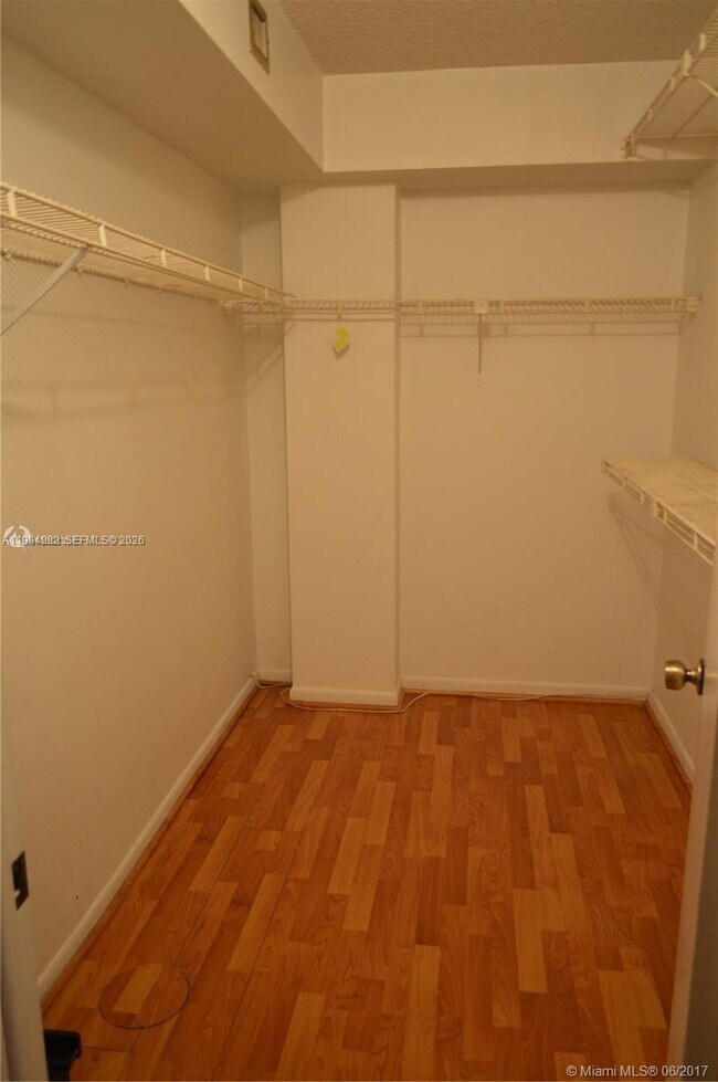 Building Photo - 404 NW 68th Ave