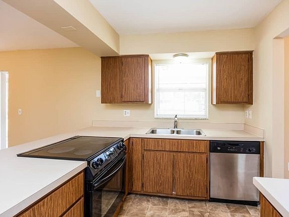 Building Photo - Dream home