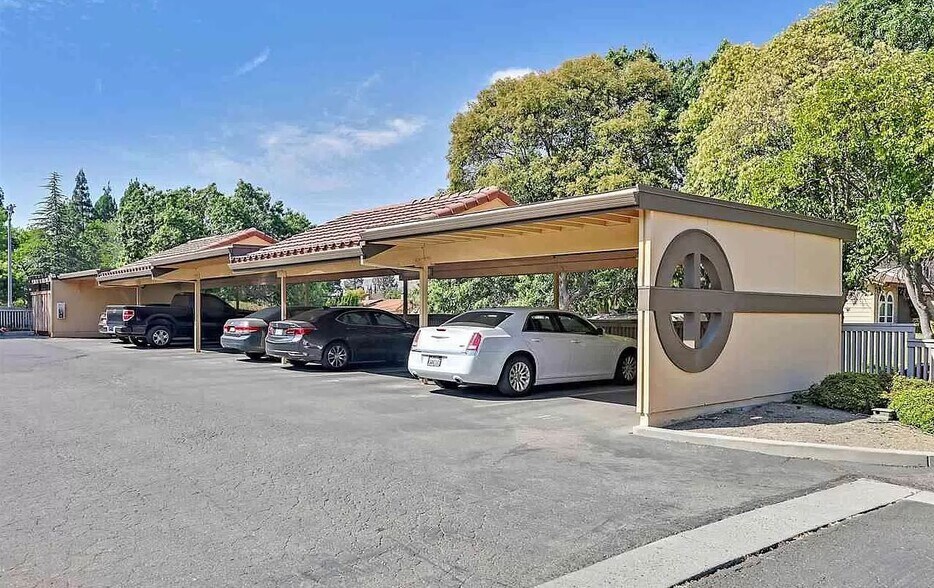 Building Photo - 3300 Wolcott Cmn