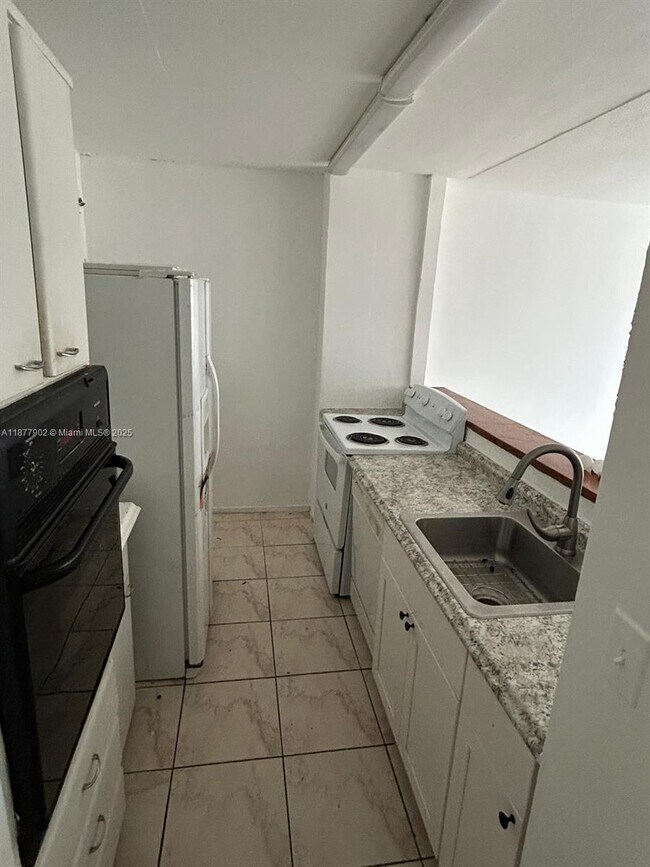 Building Photo - 7545 E Treasure Dr