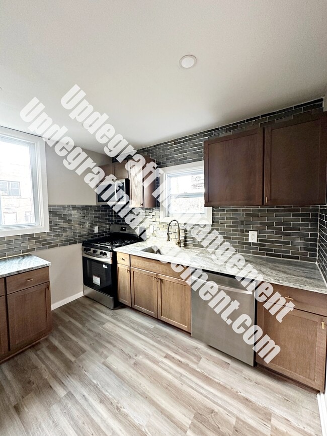 Building Photo - 174 Milton St