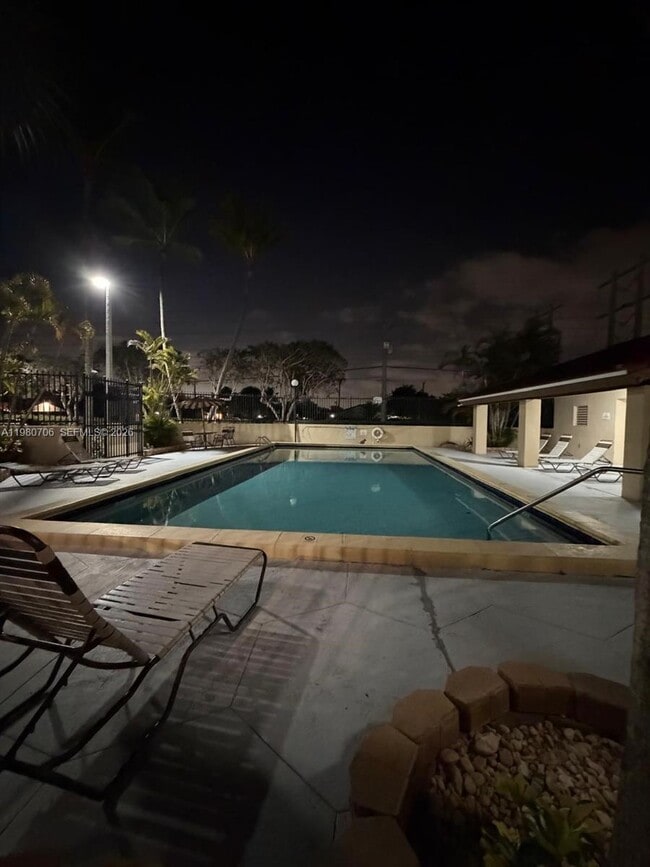 Building Photo - 6246 SW 136th Ct