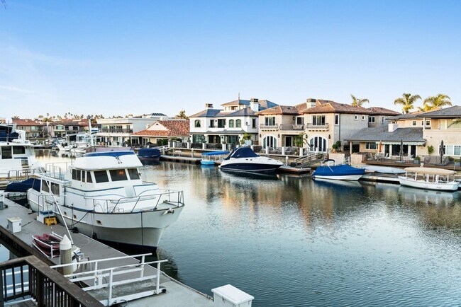 Building Photo - Stunning 5-Bed, 4-Bath Fully Furnished Home in Prestigious Huntington Harbour