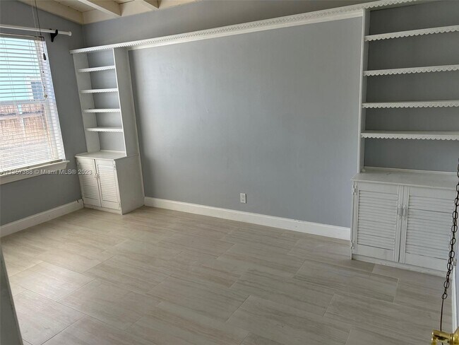Building Photo - 1717 SW 5th Pl