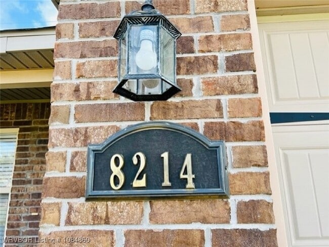 Building Photo - 8214 Huntington Way