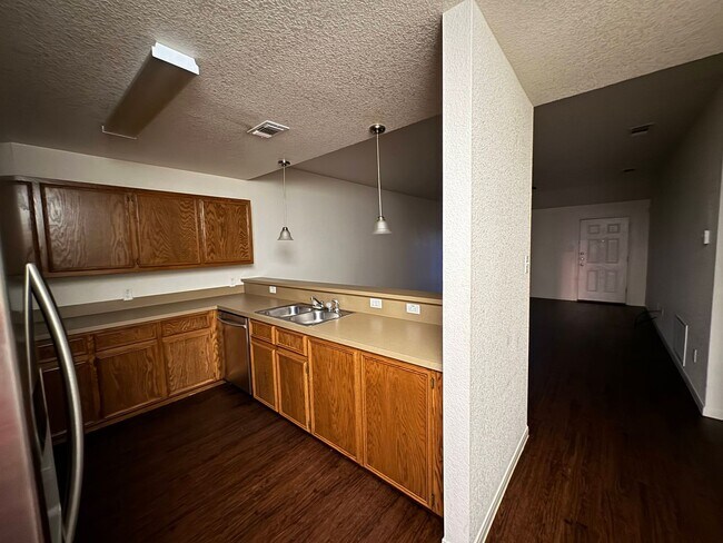 Building Photo - 4707 Waterproof Dr