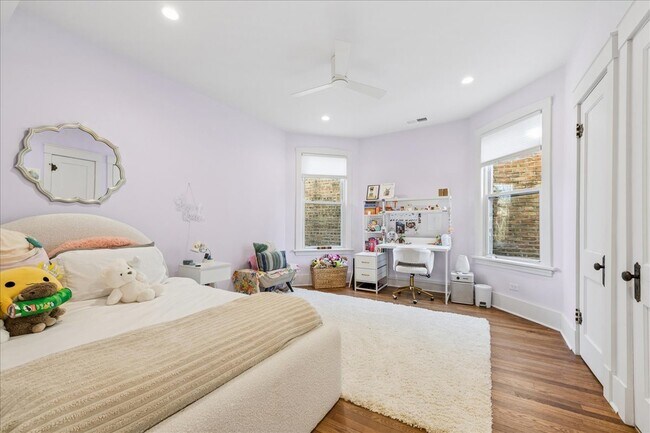 Building Photo - 4912 N Winchester Ave