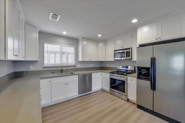 Building Photo - 3360 Warburton Ave