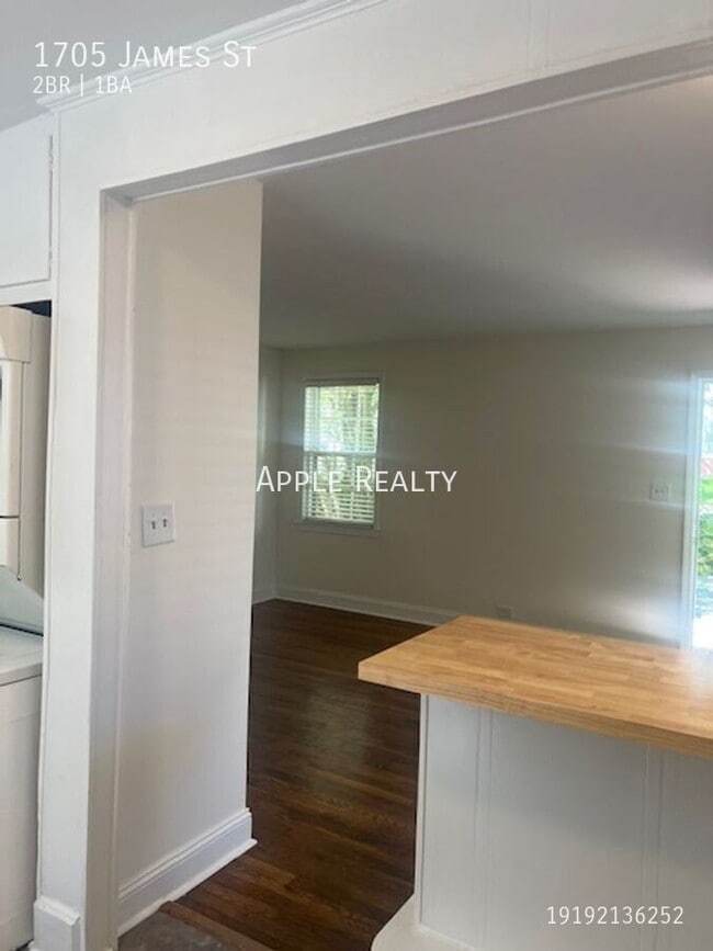 Building Photo - 1705 James St