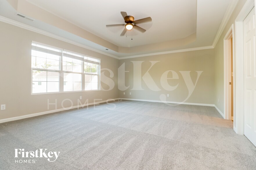 Building Photo - 426 Village Park Dr