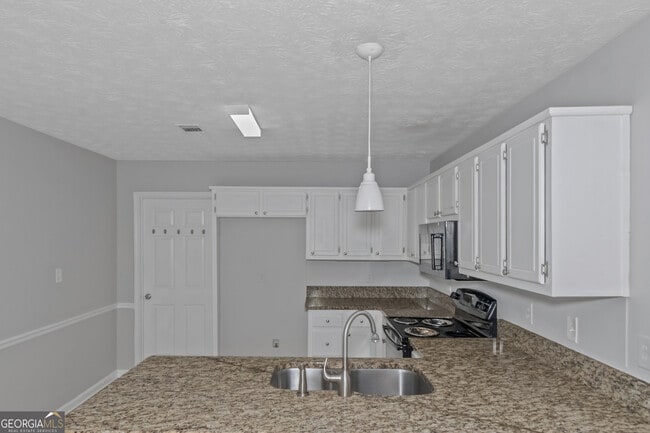 Building Photo - 213 Robin Ln