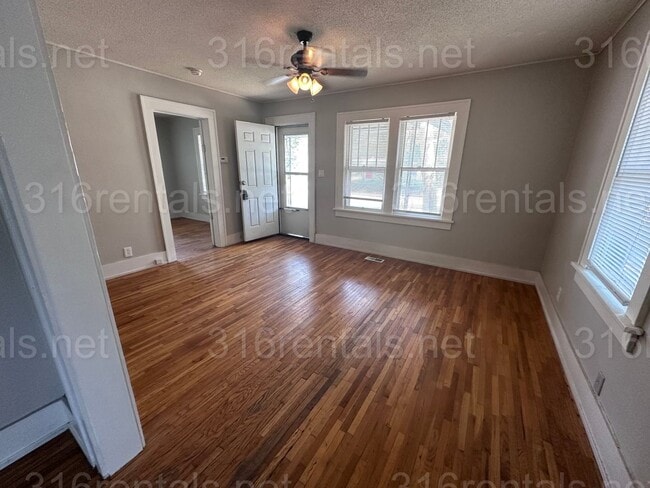 Building Photo - $895- 2 bed 1 bath - Single Family Home
