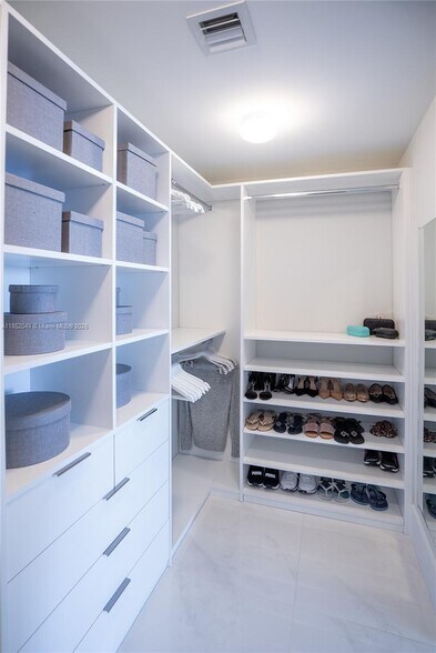 Building Photo - 650 NE 32nd St