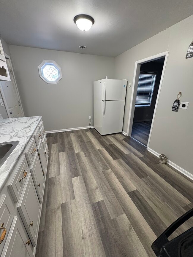 Building Photo - 240 N W Pl