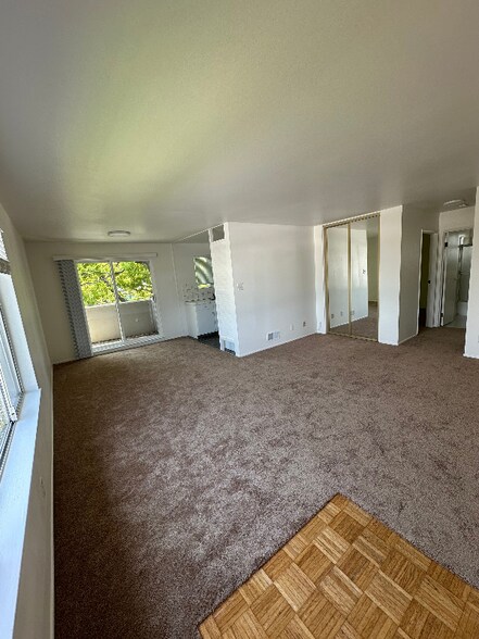 Building Photo - 472 Lincoln Cir