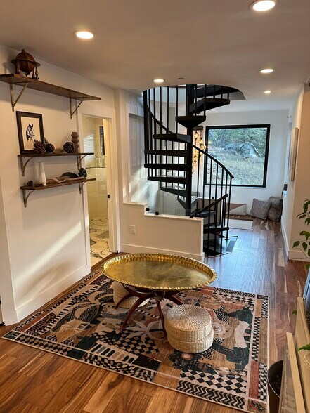 Building Photo - 230 Cyteworth Rd