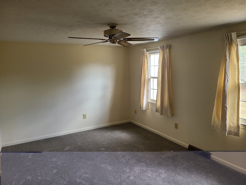 Building Photo - 48 Lochmere Ln