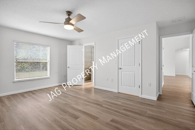 Building Photo - 615 Chaloupe St SE