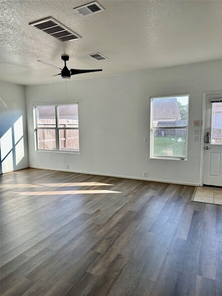 Building Photo - 29740 Sullivan Oaks Dr