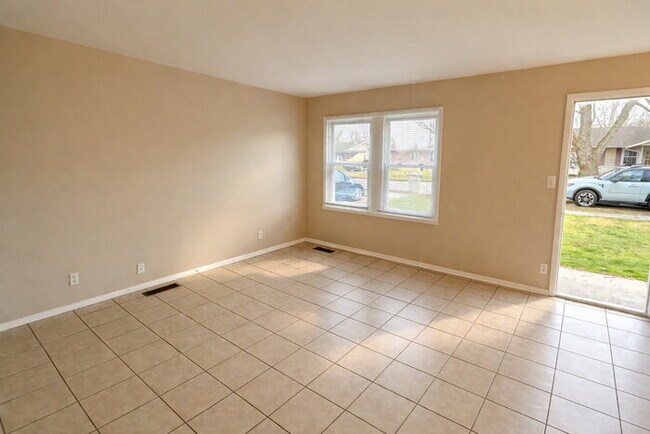 Building Photo - West/Wayne Township!
