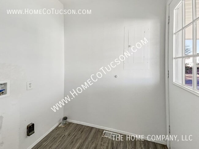 Building Photo - 3171 W Jusnic Cir