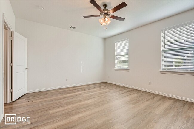 Building Photo - 5501 Wynwood Dr