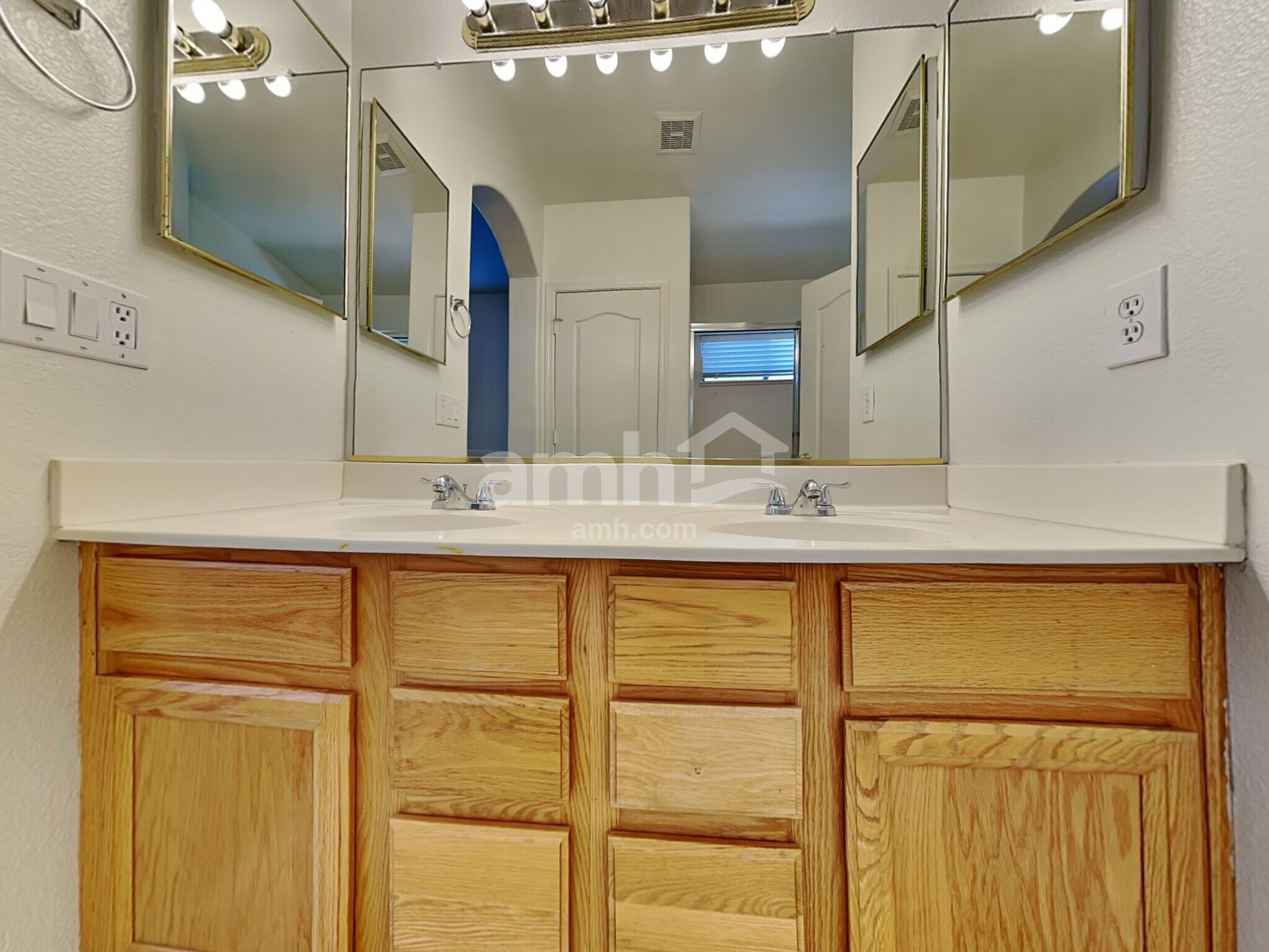 Building Photo - 7830 E Onza Ave