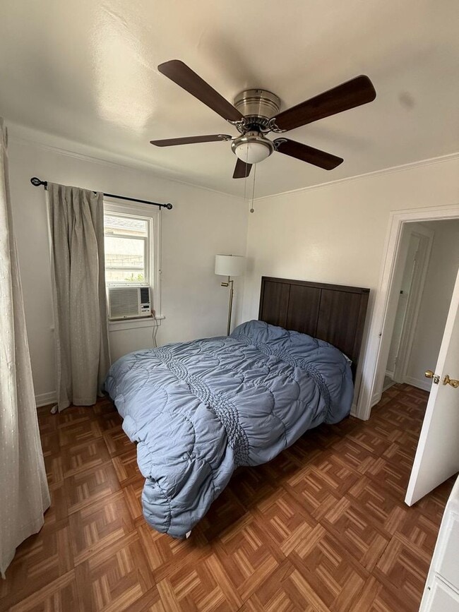 Building Photo - 4625 Kingswell Ave