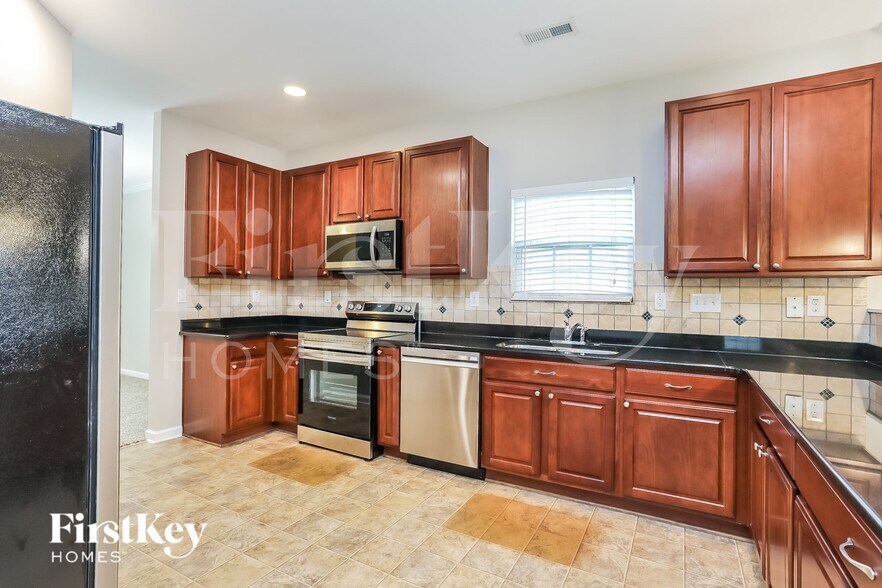 Building Photo - 5921 Sandpiper Farm Ln