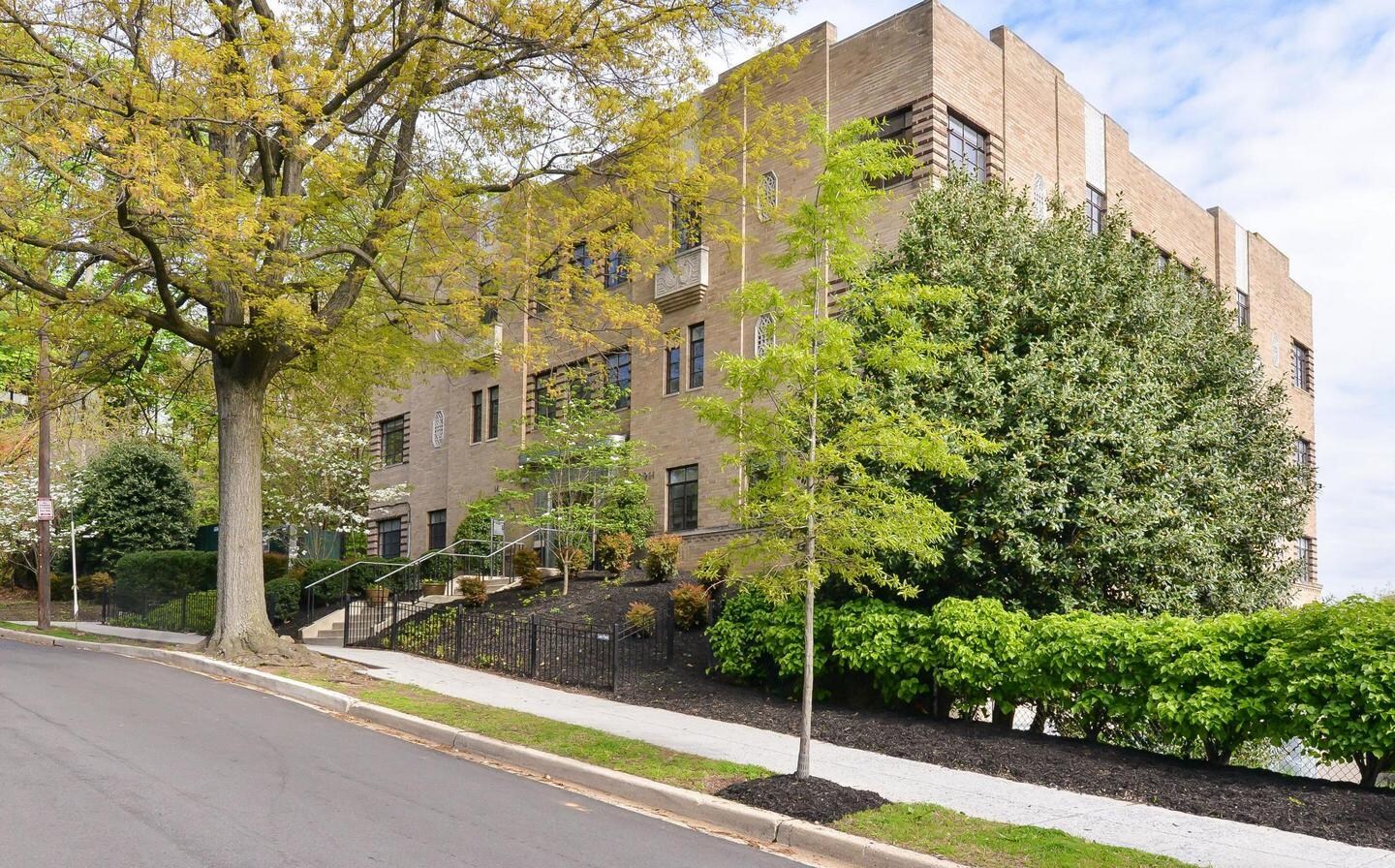 Building Photo - 2911 Newark St NW