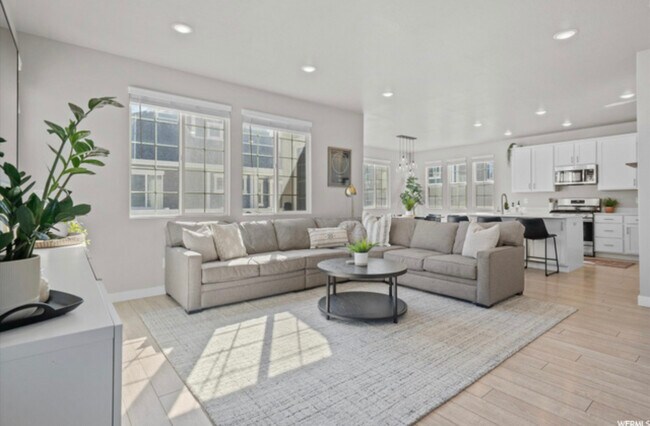 Building Photo - 2418 N 3370 W