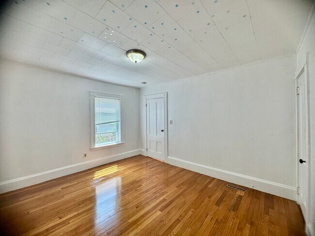 Building Photo - 68 Farrington St
