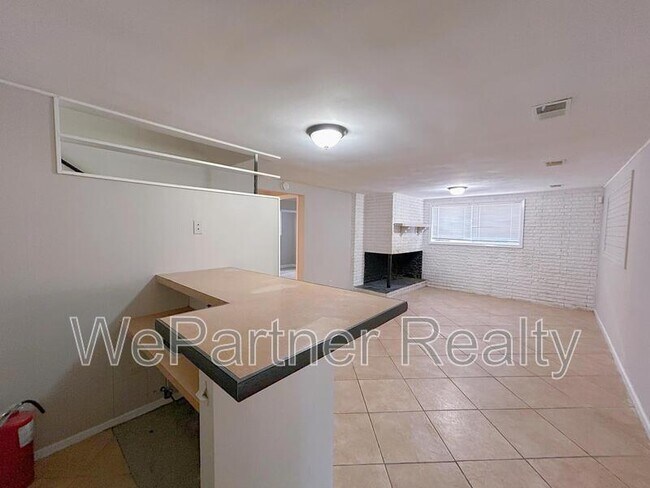 Building Photo - 3558 Telstar Dr