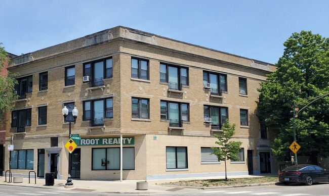 Building Photo - 4239 N Lincoln Ave