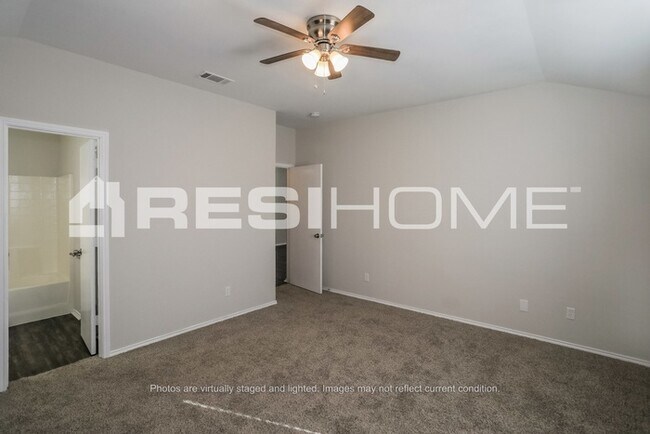 Building Photo - 3128 Ronay Dr